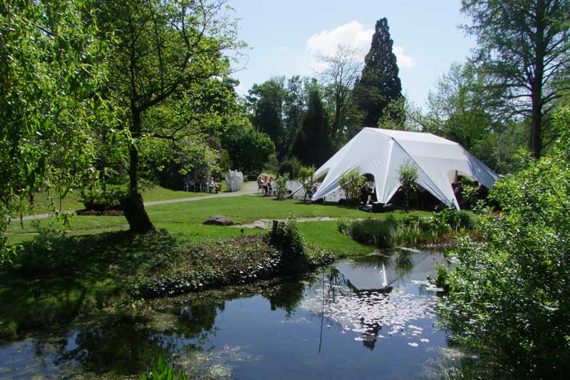 Bühne im Botanischen Garten Linz